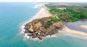 Arugambay’s Wild Horizon: The Majesty of Elephant Rock